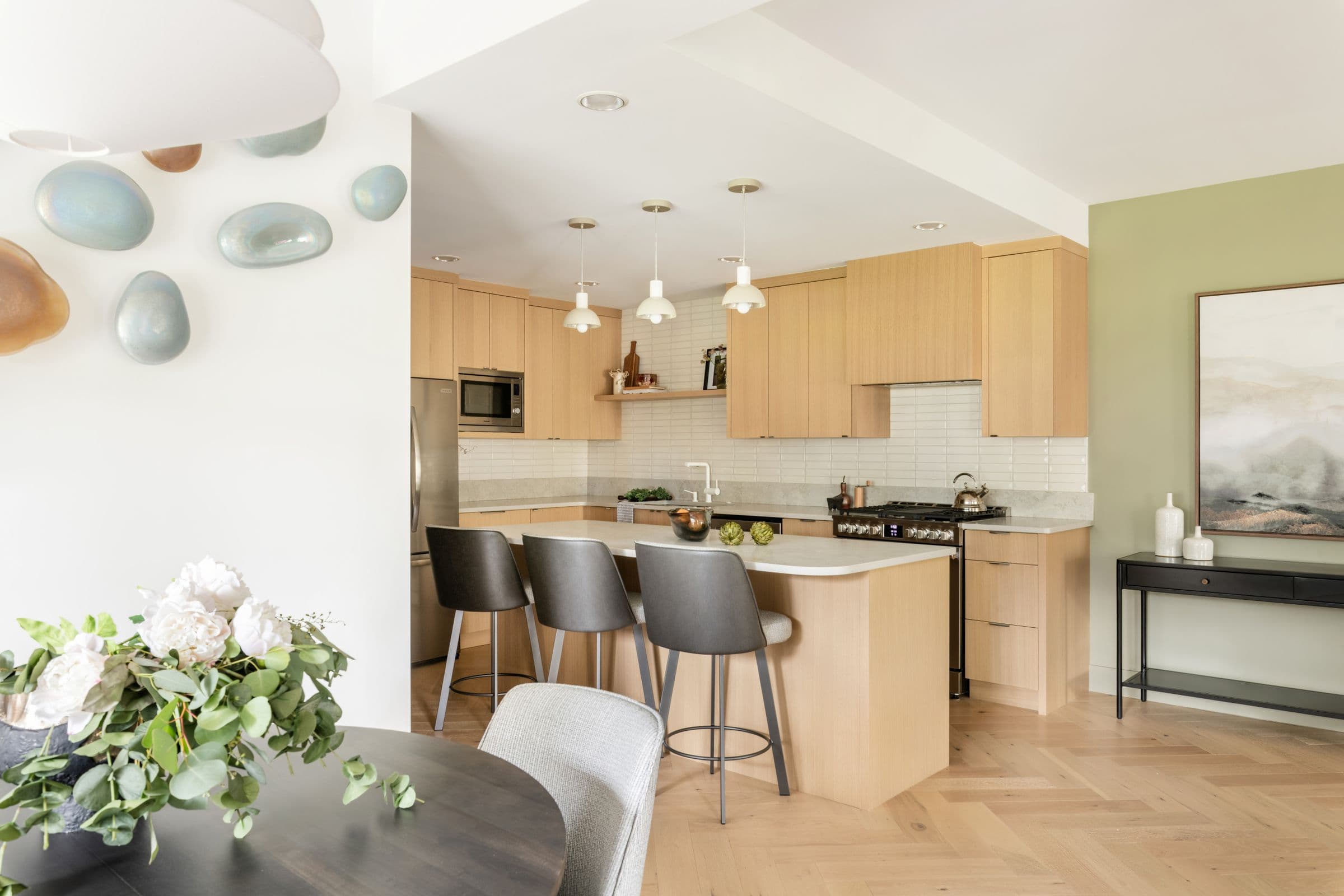 Open kitchen and dining, Lynburne residence